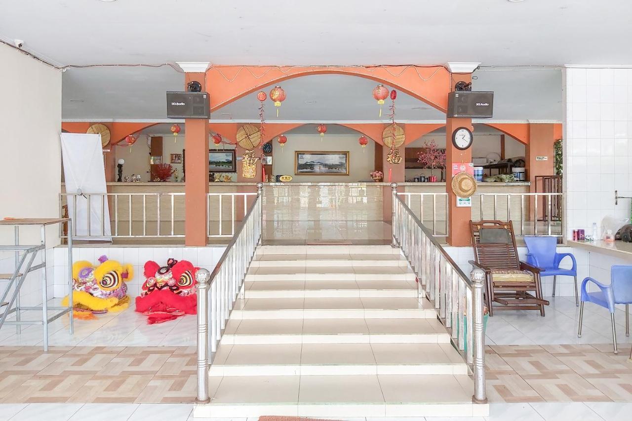 Oyo 3196 Hotel Taman Cinta Singkawang Exterior foto